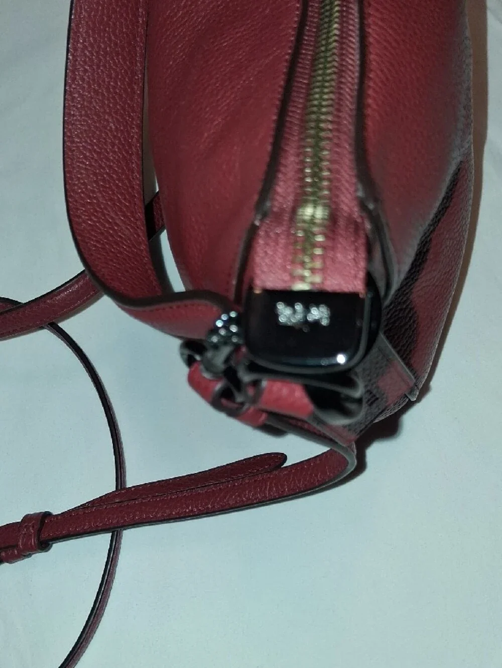 Coach Pebbled Leather Crossbody Shoulder Bag in Wine. sz 12wx8l